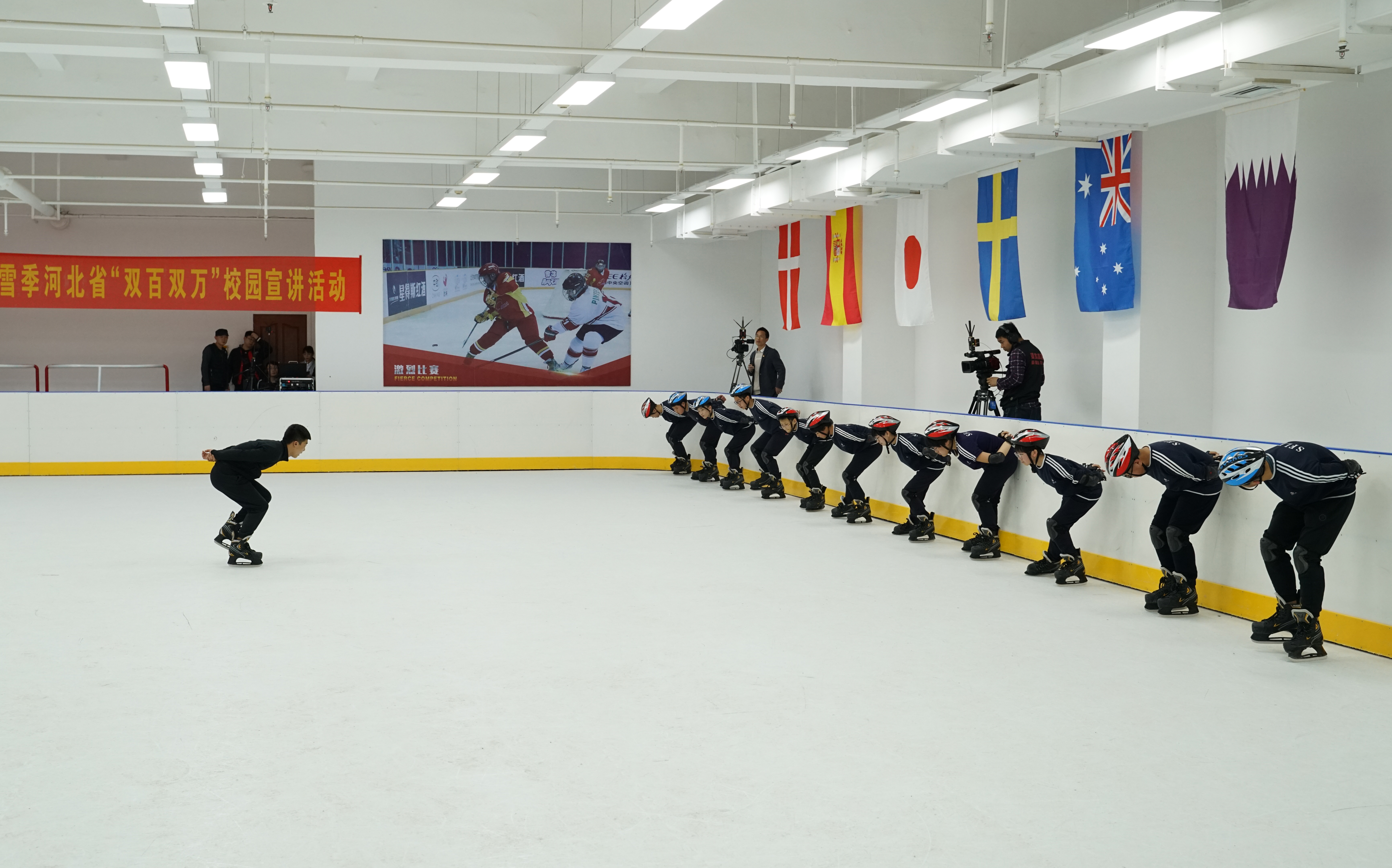 С�������֣�������ѩ���� 2018-2019ѩ���ӱ�ʡ��˫��˫��У԰����� ��ʯ��ׯ�����ѧУ��չ