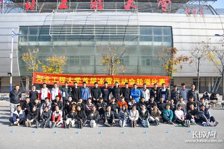 �����ڱ�ѩ֮�ǡ��ܱ�����ѧ���߽���ѩ�˶��ġ���ʯ��