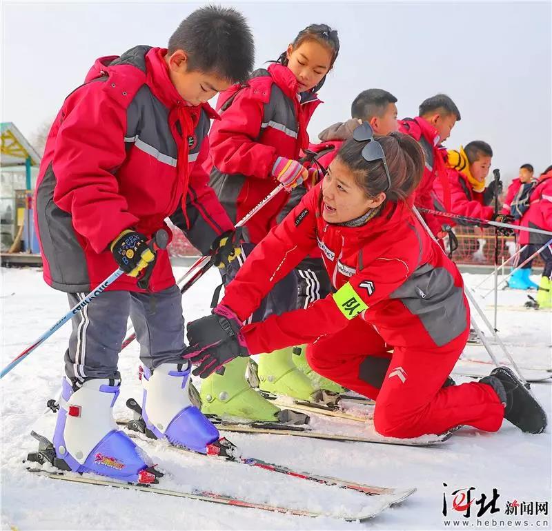 �ƽ�ӿ��ѩ�˶���չ�����ʡ�����ѩʦ������ȱ��զ����