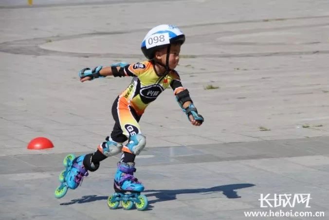 �����ڱ�ѩ֮�ǡ���·�����Ų��ֻ�ʻ���߲�δ��