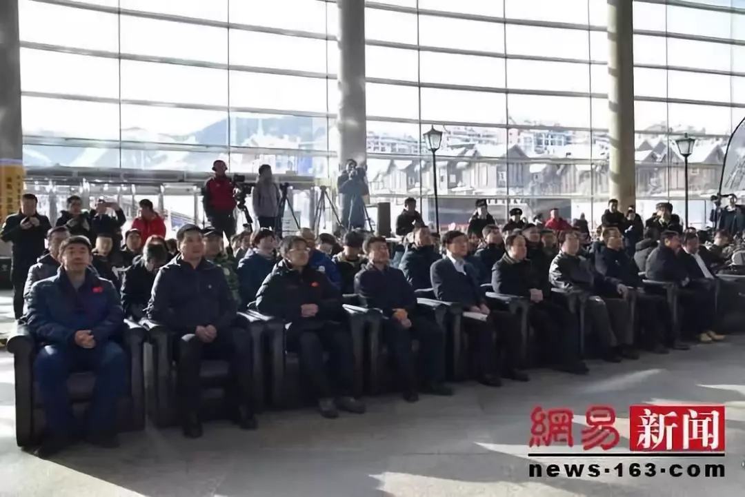 �żҿ��еھŽ������˶��� �׽��ѩ�˶�����ʽ��Ļ