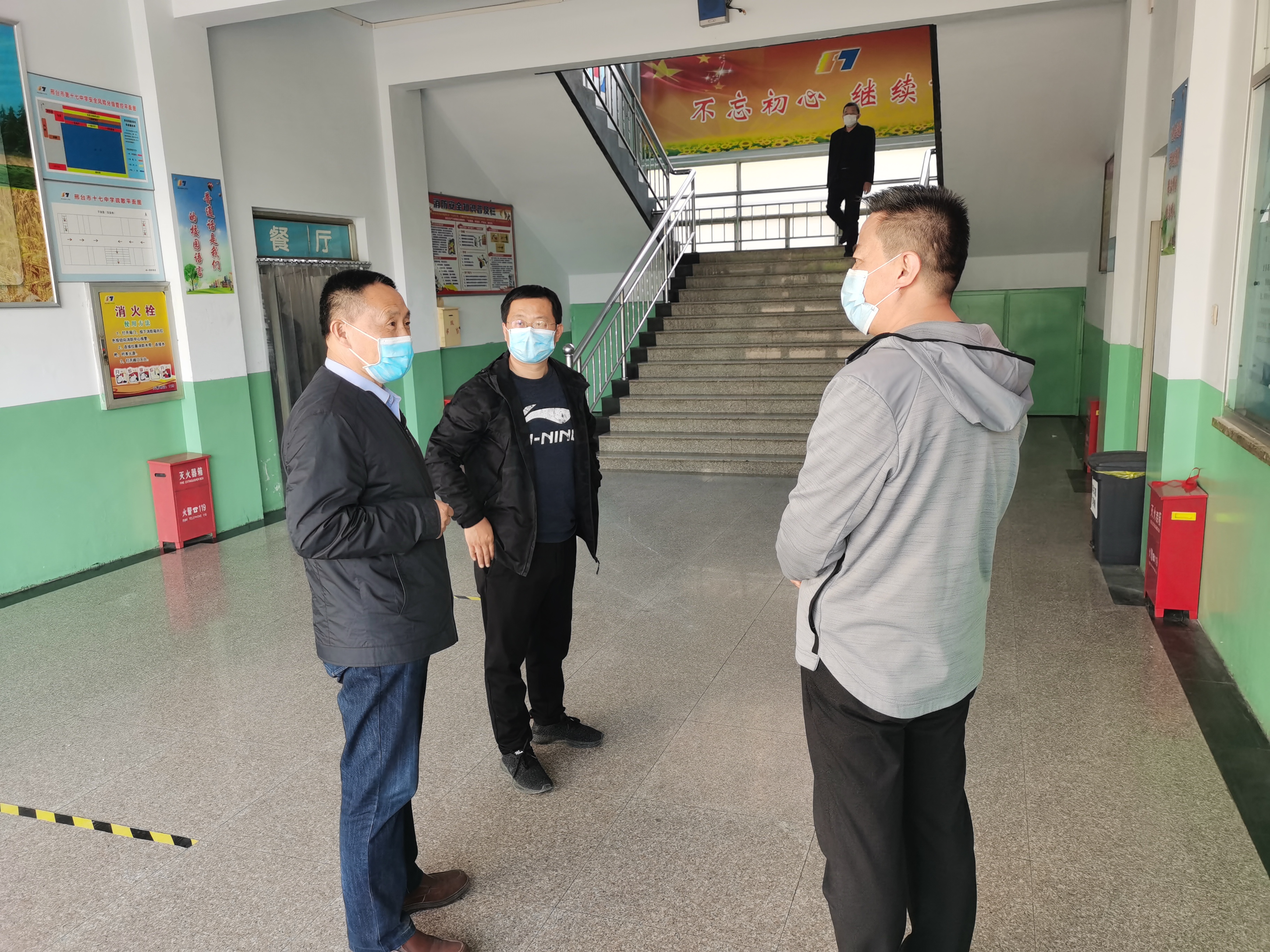 ��̨�������־ֳ������µ�һ��У���и�ѧ׼������