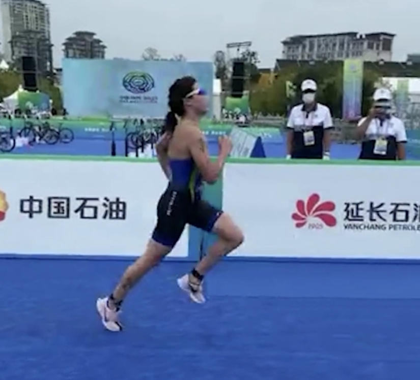 �ӱ���7��ʮ������������Ů�Ӹ��˾����ư������