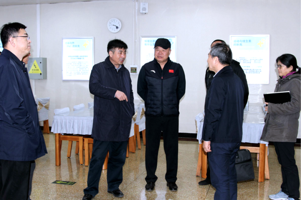 �������˶�����ѧУ����