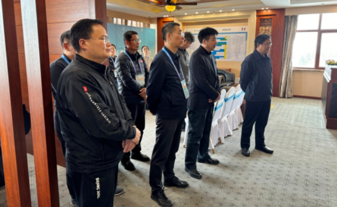 <b>�ӱ�ʡ�����Ź�Ħѧϰ��ʮ�Ľ�ȫ�������˶��ᷴ�˷ܼ���������</b>