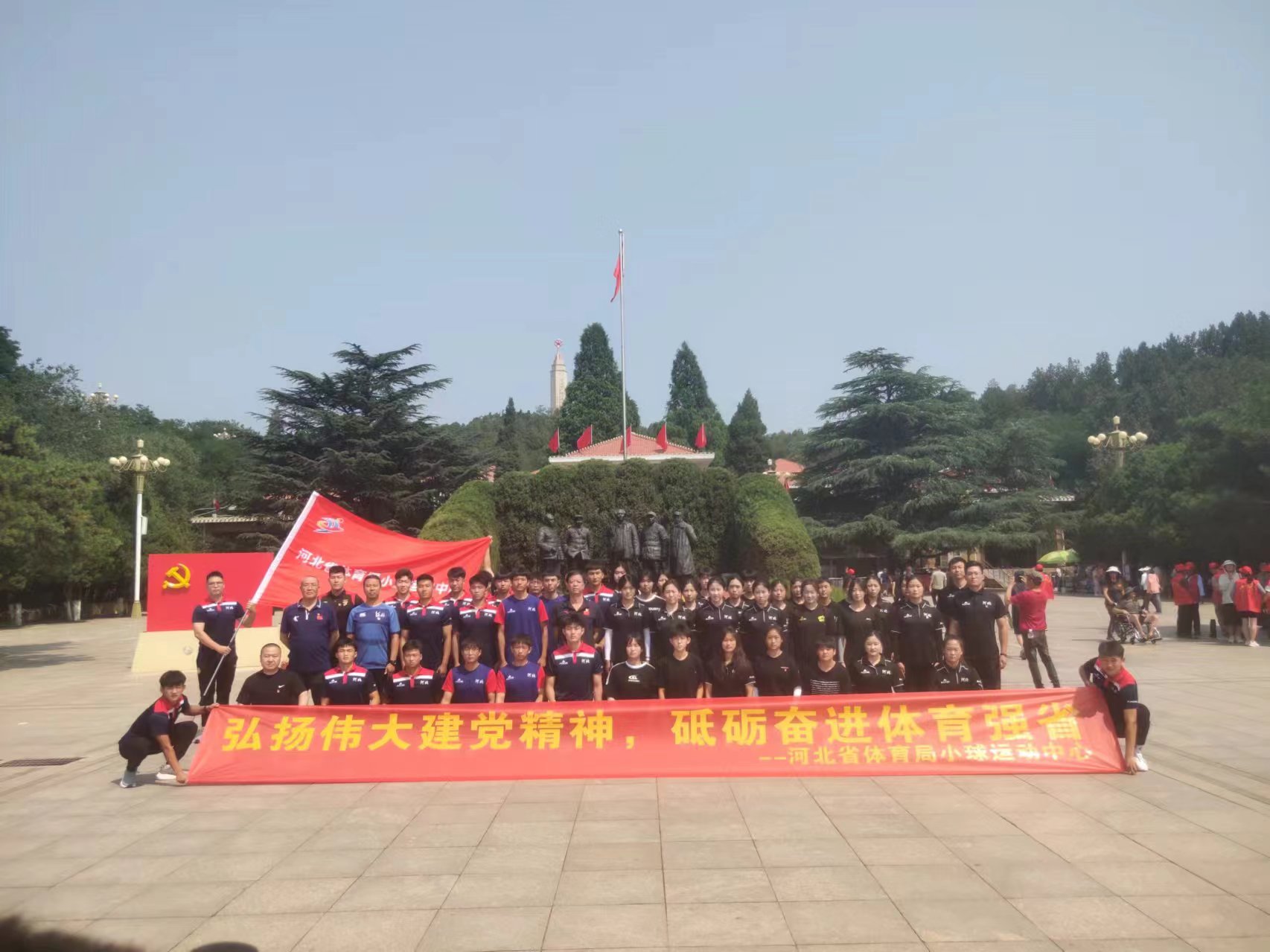 С�����ĸ������¿�չ������ʾ����