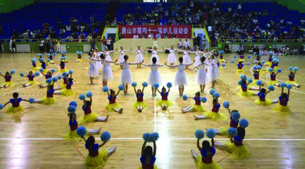 200�����׶������˶�ӭ����һ��