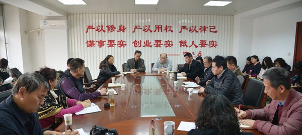 ѵ�������������ѵ�����Ŀ�չ�˶�Ա��־�ж�������̸