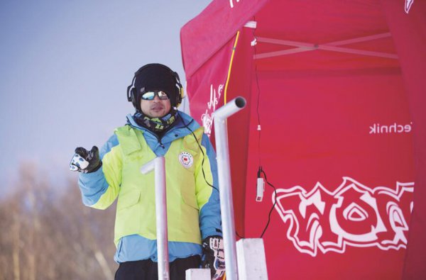 ��ѩ��԰���������裺�ڴ������Ա���϶��»�����