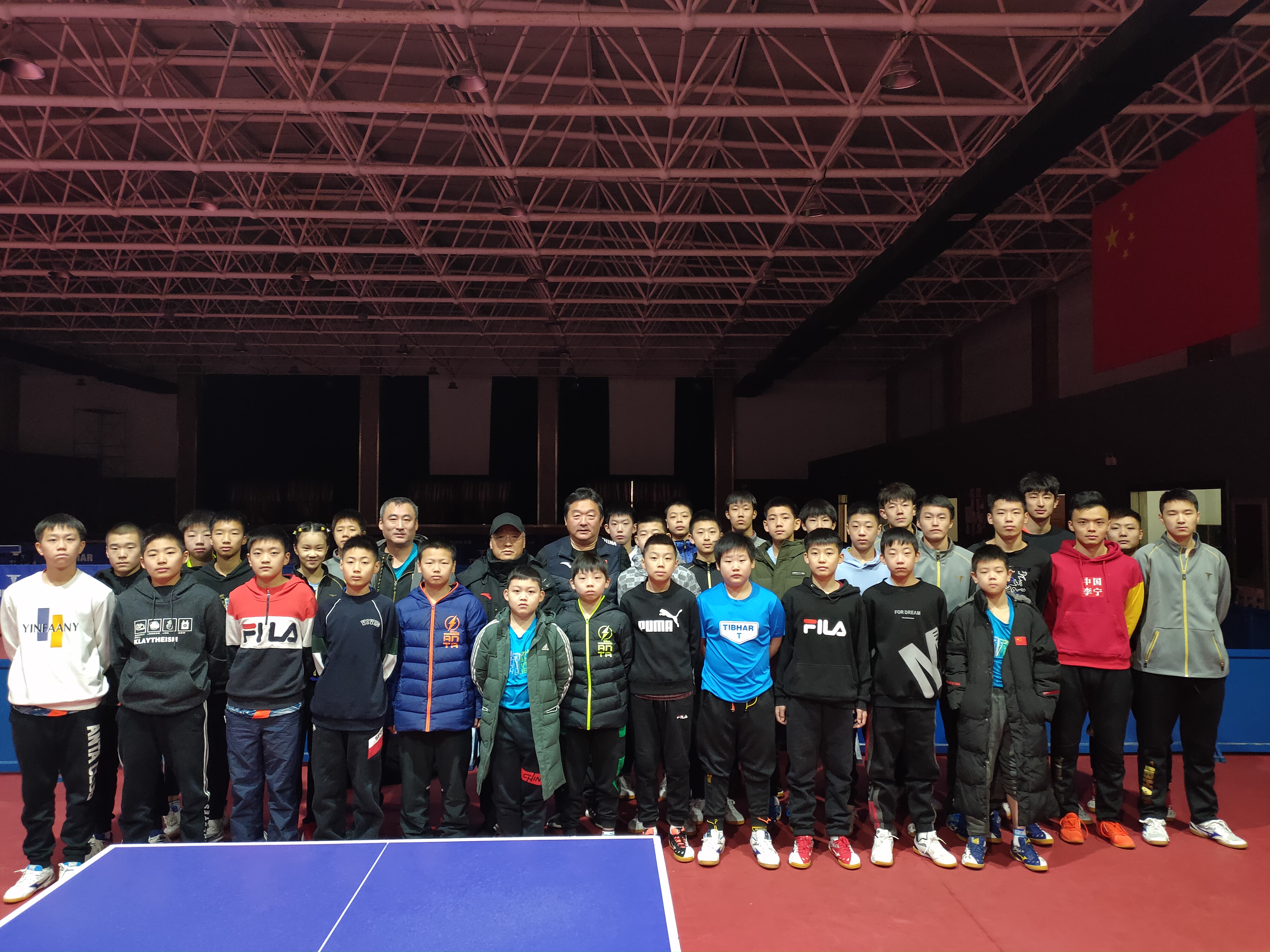 ƹ�������ڰ��ݺ�����ֲ� �ٿ������������������߶�ѵ��Ա����