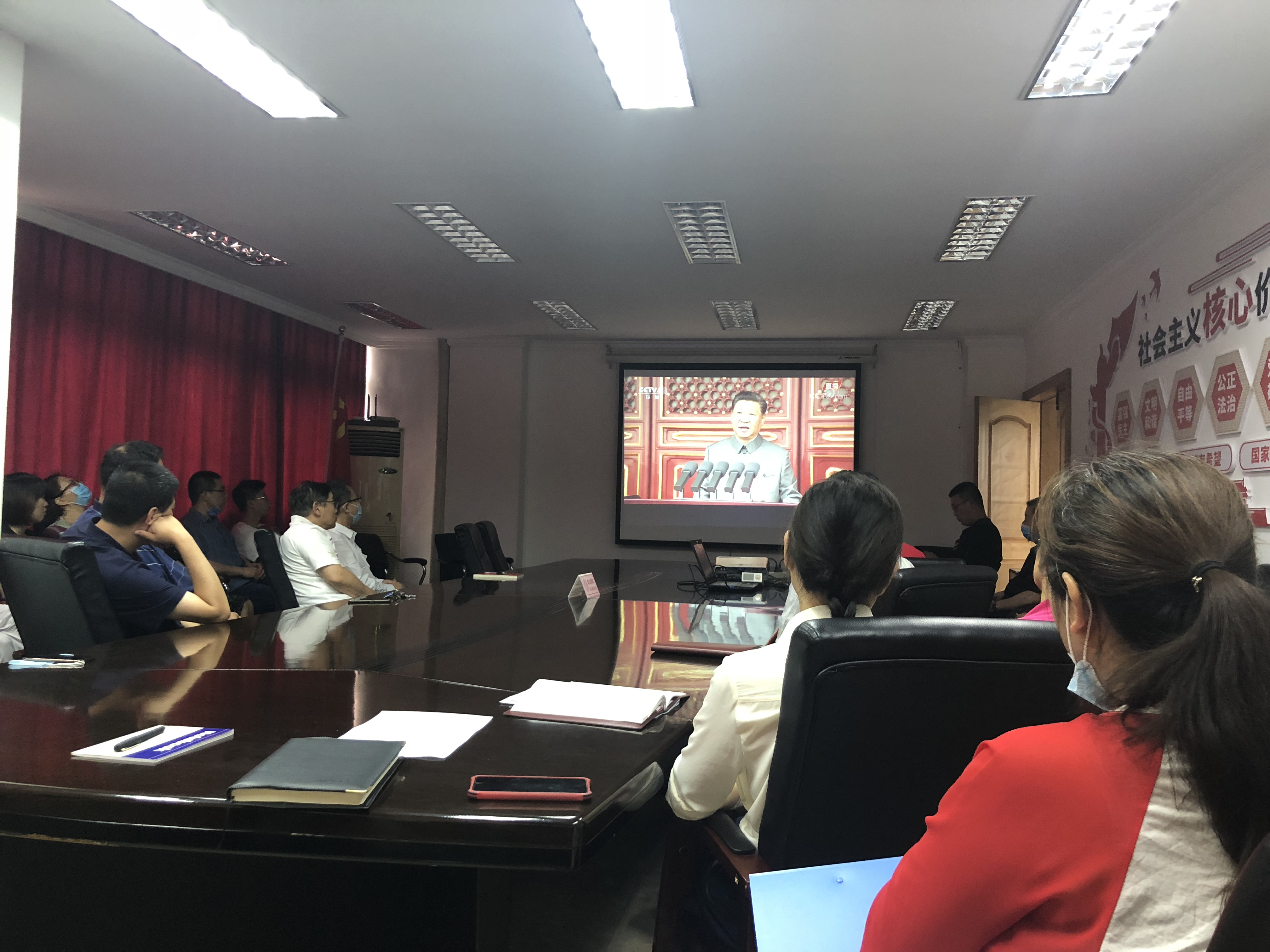 �������֯ȫ�幤����Ա�տ�����ף�й�����������100�����ᡱ