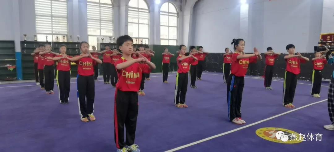 ̨еڶʮѧУ԰ﴫͳںϴɫ