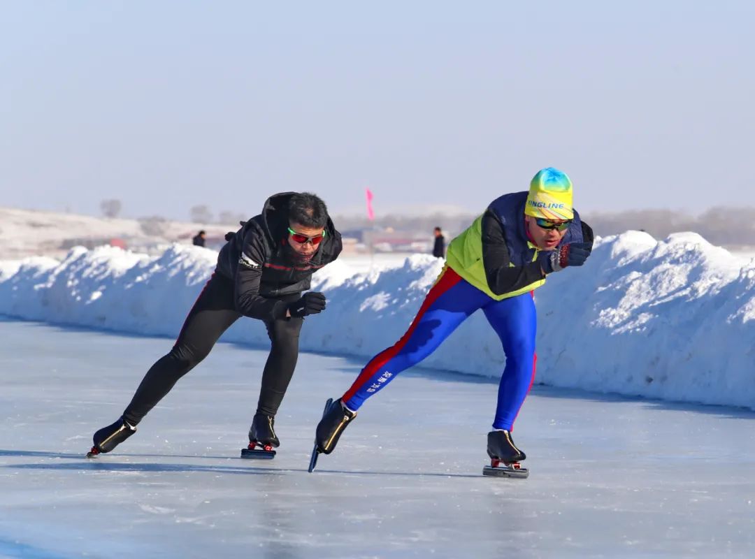 �����ƹ��ռ�Ⱥ���Ա�ѩ�˶�����Ϊʵ�֡����������˲����ѩ�˶������׺ӱ�����