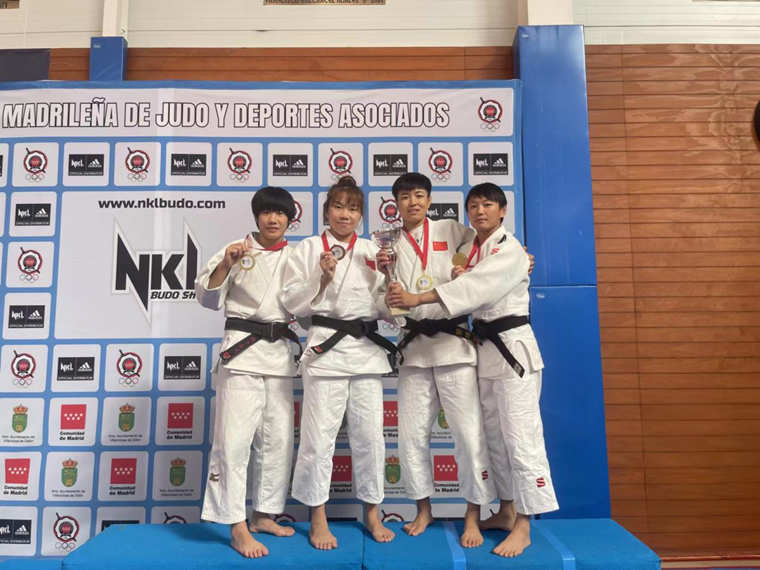 �ӱ����С����ҫ����������