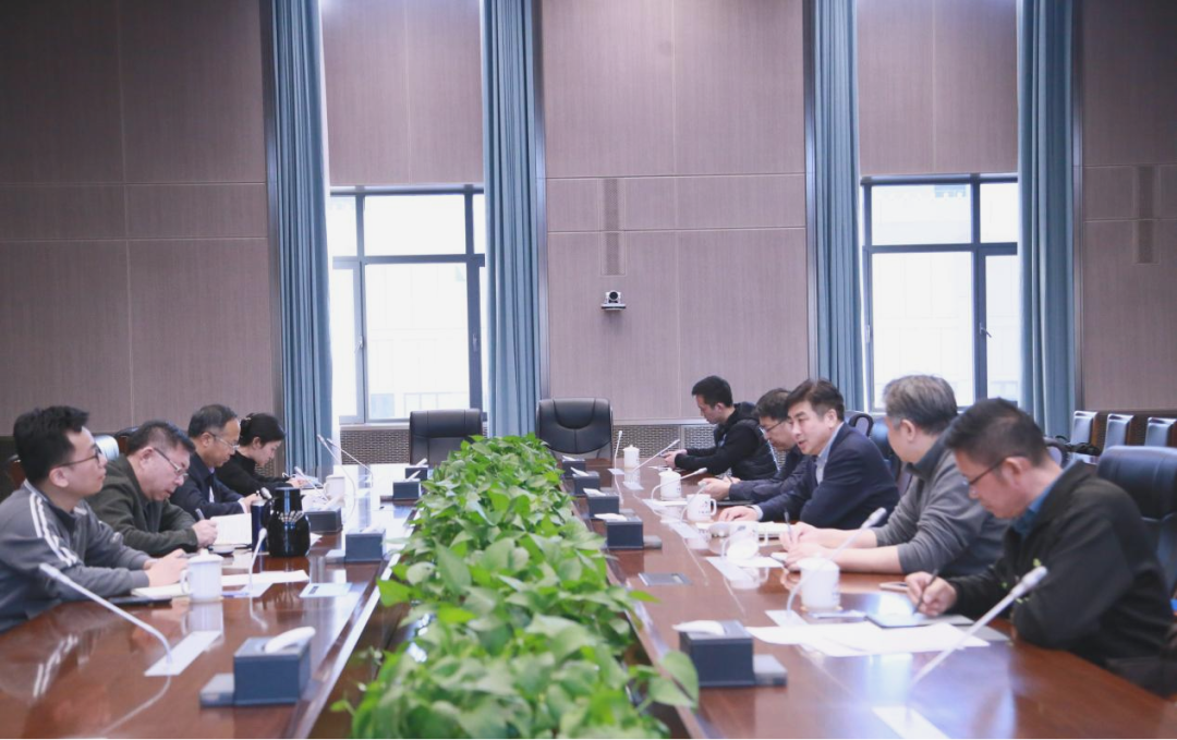 ���븰���������ֶܾ������ĶԽ���̸