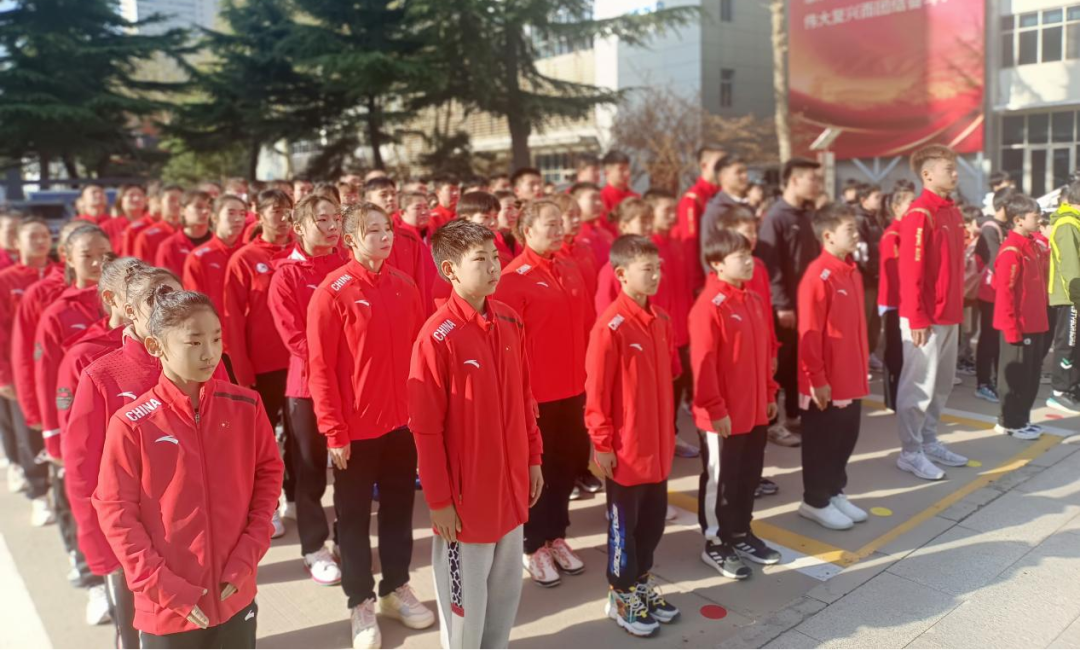 �˶�����ѧУ��֯��չ������ʽ