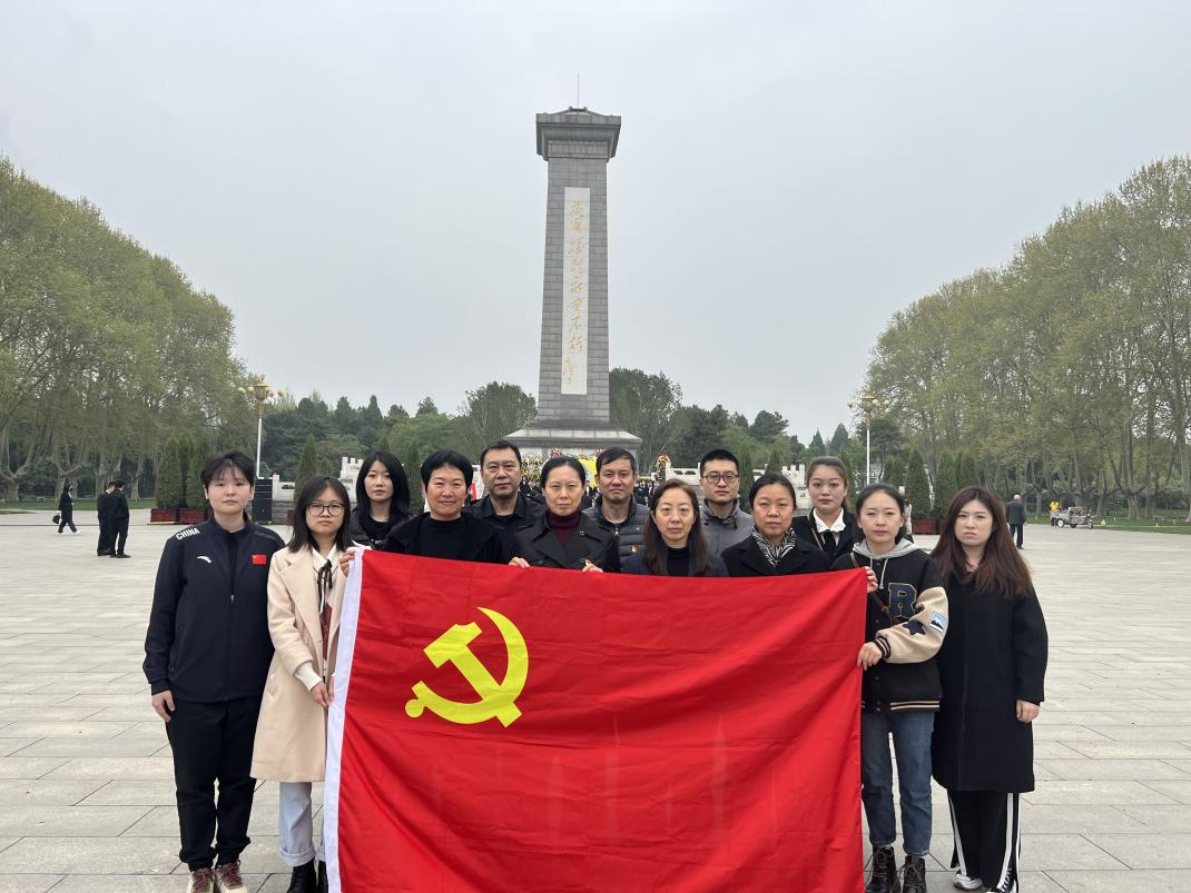 �������Ŀ�չ��������Ӣ�ҡ������������