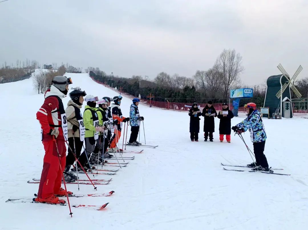 ���ľ���ı��չ ��ѩ���������� �ӱ�ʡ��ѩָ��Ա����ְҵ�ʸ��ܼ�������ȡ�ý׶��Գɼ�