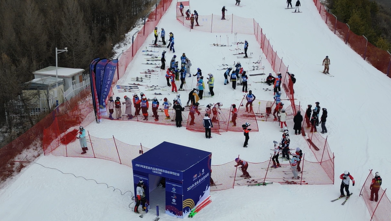 2023��ӱ�ʡ���ڱ�ѩ�������żҿ�վ����ɽ��ѩ��ĿԲ�����