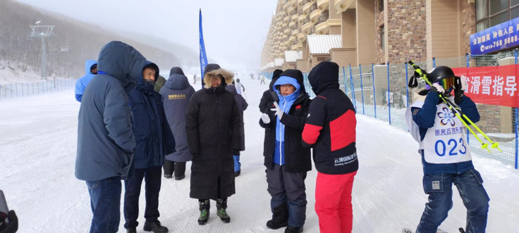 �ӱ�ʡ����ְ��վ��չ��ѩ��Ŀ����ְ����ȫ��鹤��