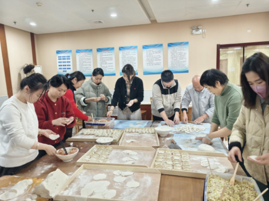 ����ӭ�´� ���ְ����� ��������ʱ�ȷ�
�ݿ�չӭ�´������ӻ