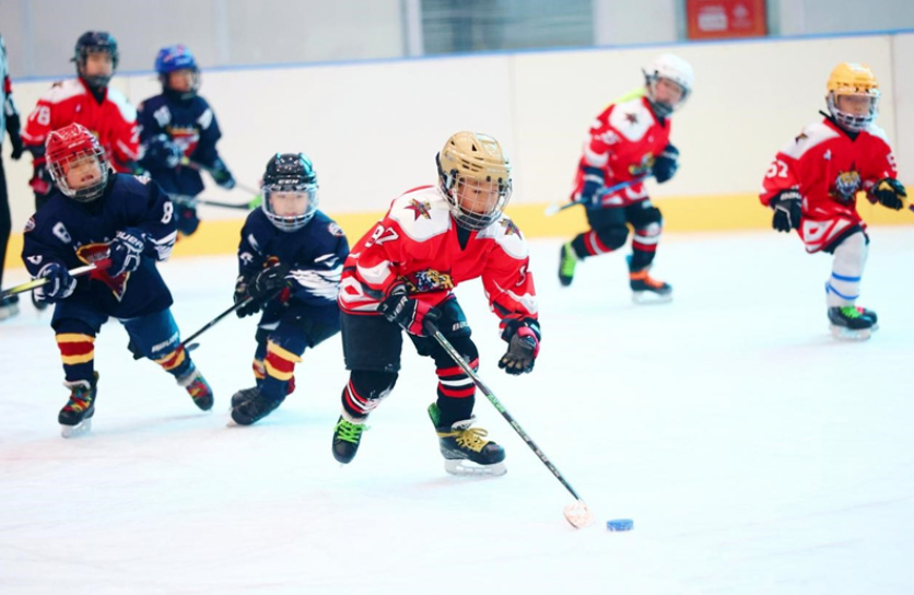 �ӱ�ʡȺ����������ѩ����ȳ�������ɽ��һ���������� ��ȼ��ѩ����