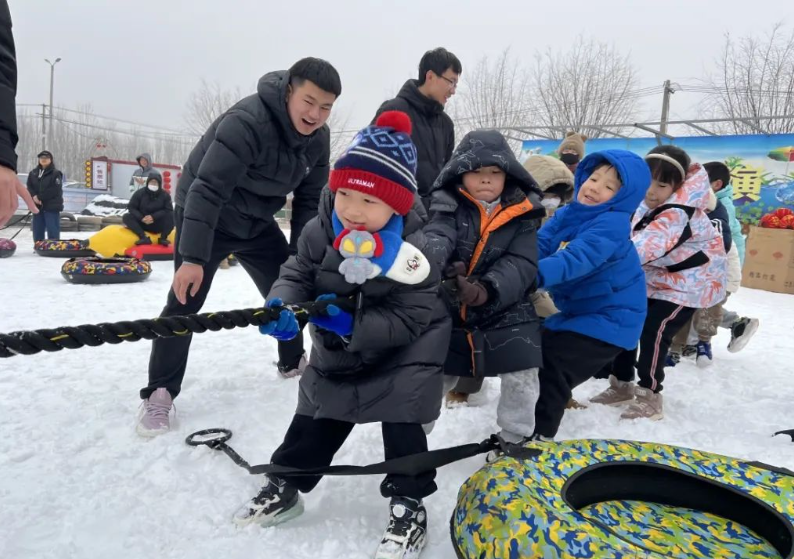 �ӱ�ʡȺ����������ѩ����ȳ������ȷ�����ѩ�˶���������