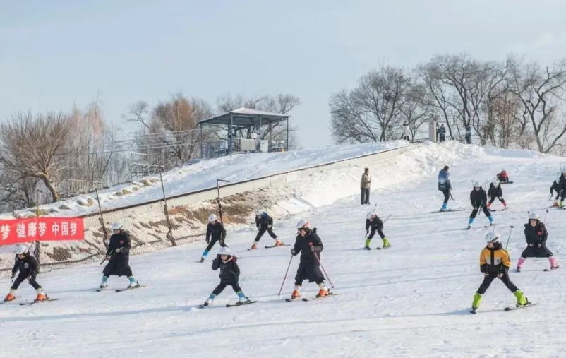 ��Խ�ˣ���ѩ����Ӫ��׷��