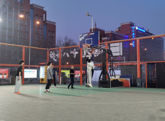 ʯ��ׯ��817�������˶����س�Ⱥ�ڽ�����԰