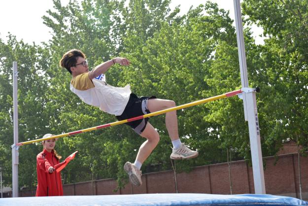 ��ȼ����������ʱ�ȷ�
ѧԺ����ʮ�Ž��ﾶ�˶������ˣ�