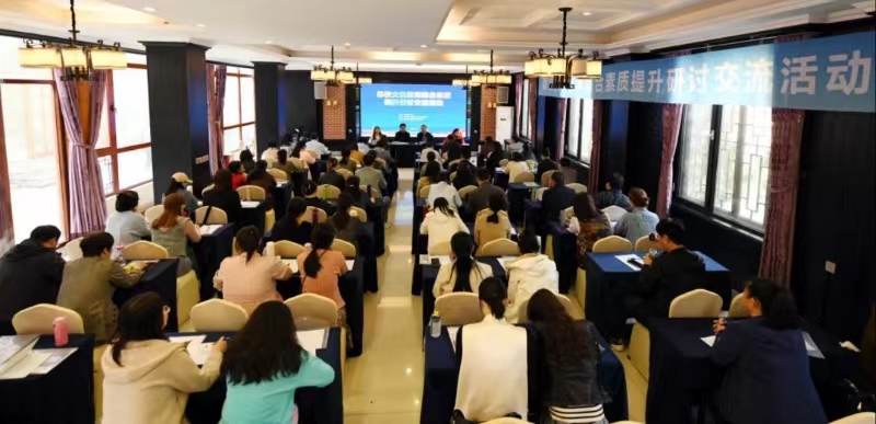 ��У�Ļ���ʦ�ۺ������������ֽ������Ļ