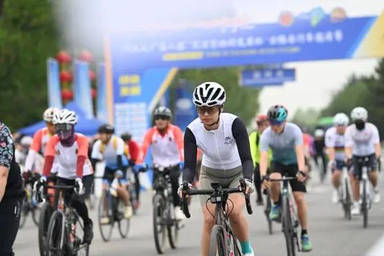 �ӱ��󳧵ڶ��조���］Эͬ��չ������·���г�����������