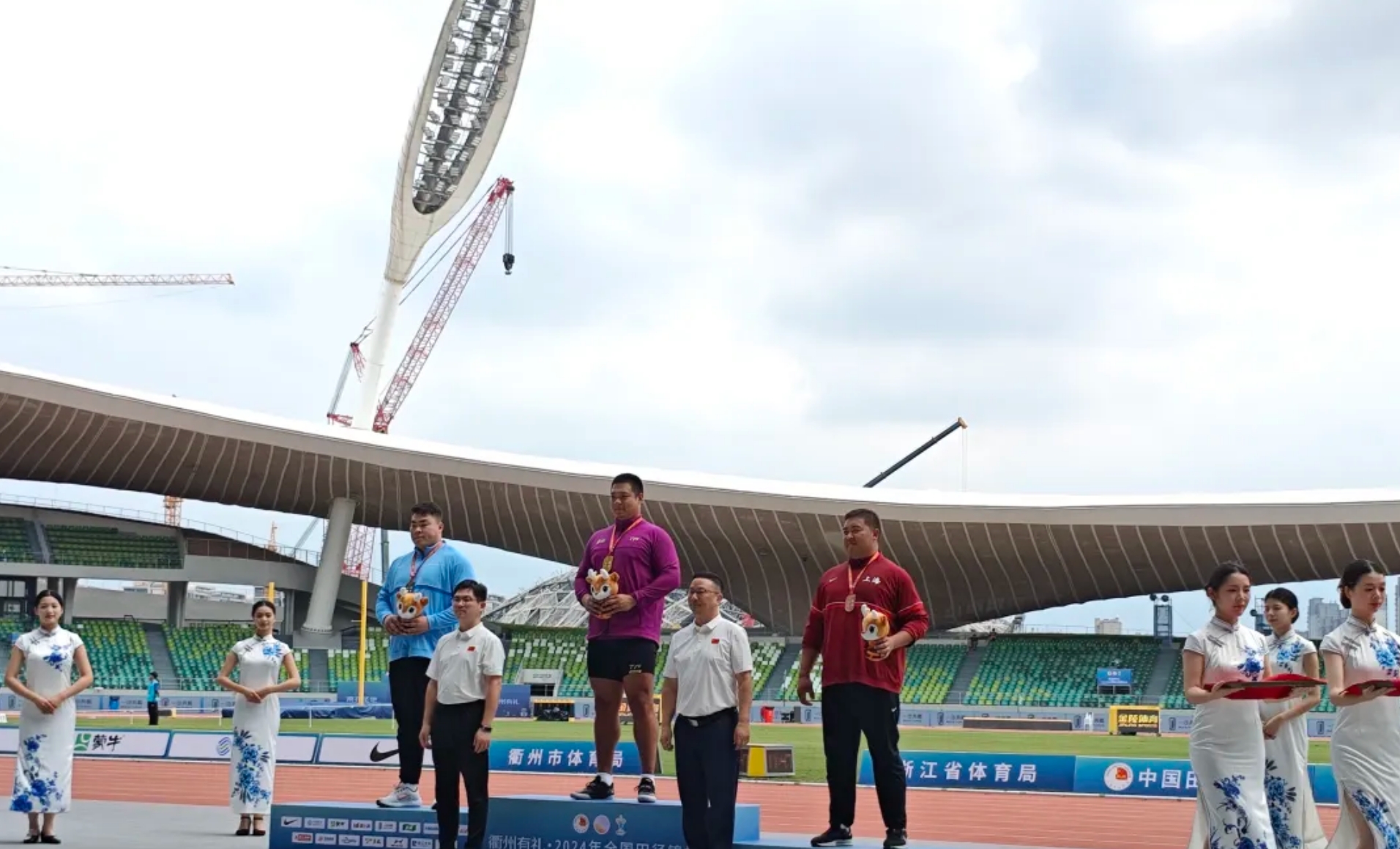 �ӱ����������أ��¶�ȫ���ﾶ�������ھ�