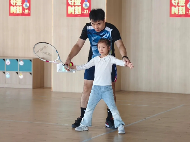 ��������ʱ�ȷ�
�ݡ�����������У԰����߽��ڴ����ĵڶ�Сѧ