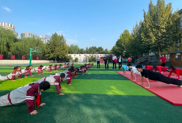 ����������˶����߽�������Сѧ