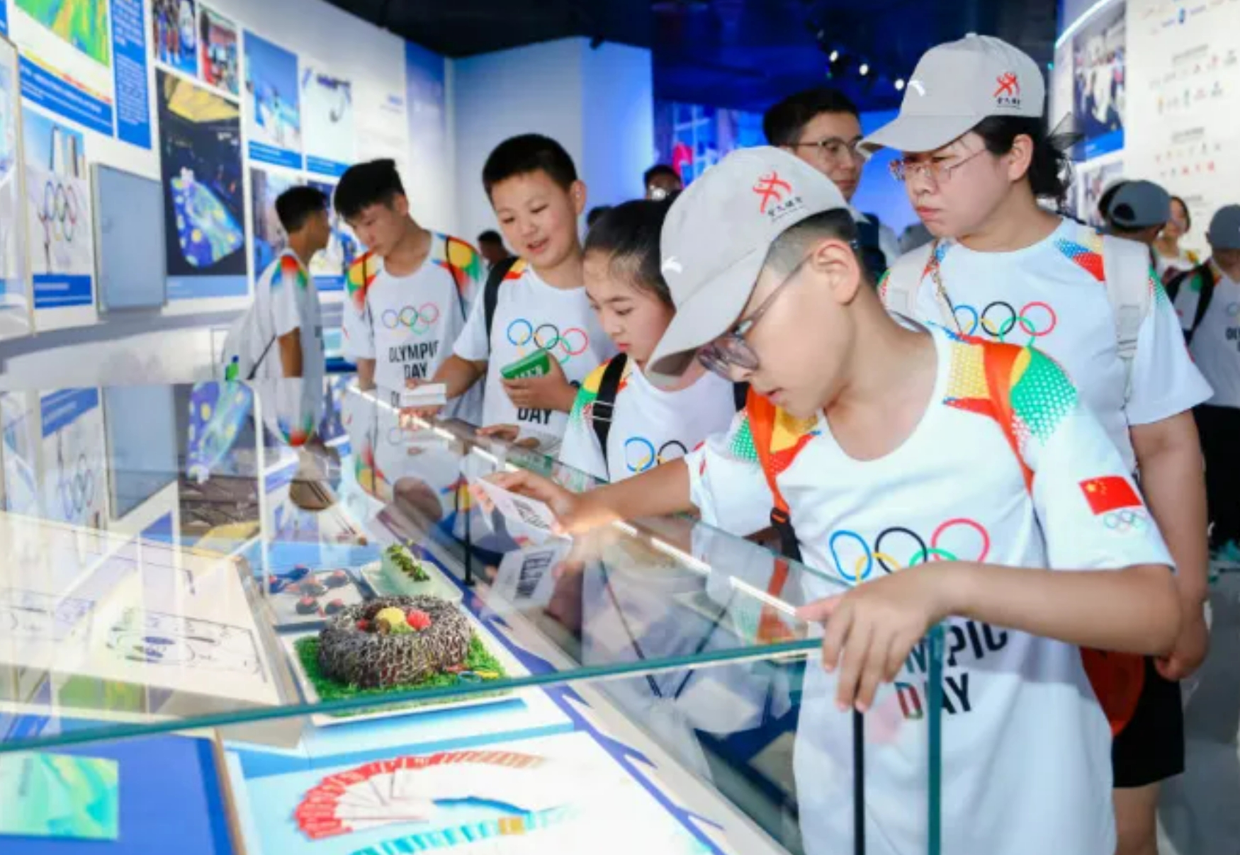 ��ǿ���������Ļ��������ٽ����ء�����+��ȫ�淢չ