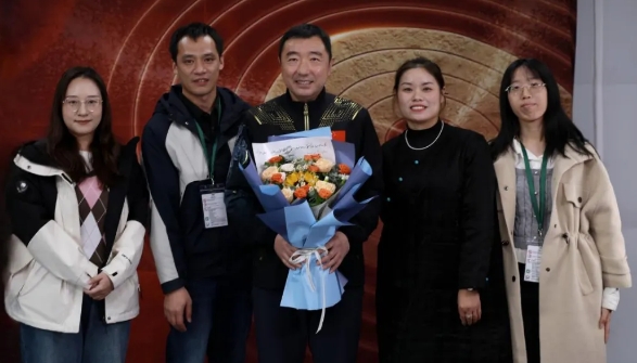 �й����ѧԺһ�и���������˹ھ����轻����̸