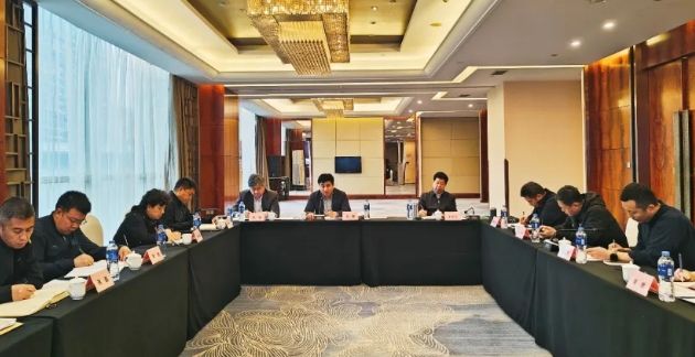 <b>ȫ����һ���������������˶���ӱ������Ź������Ȼ����ڳ�ɳ�ٿ�</b>