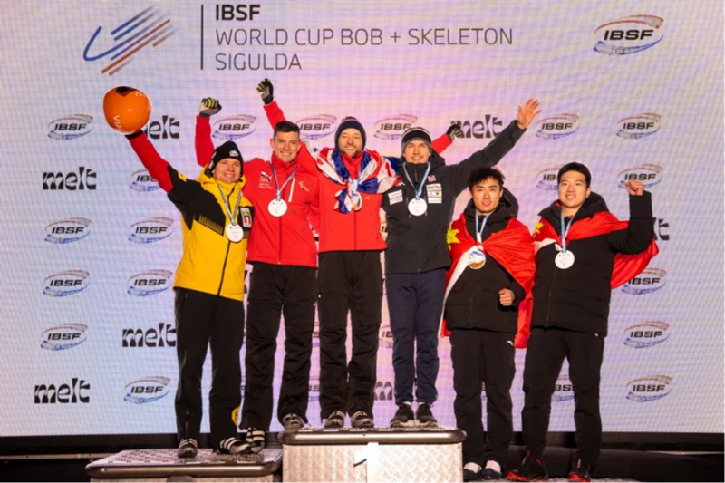 <b>�ٻ�ͭ�ƣ������ڸּ�ѩ�����籭������ά��վ����</b>