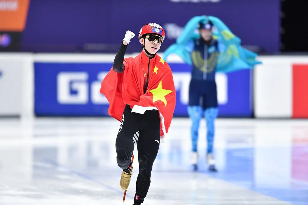 �����������Ƕ��ᣬ�ӱ�ʡ16���˶�Ա����ȡ�úóɼ�