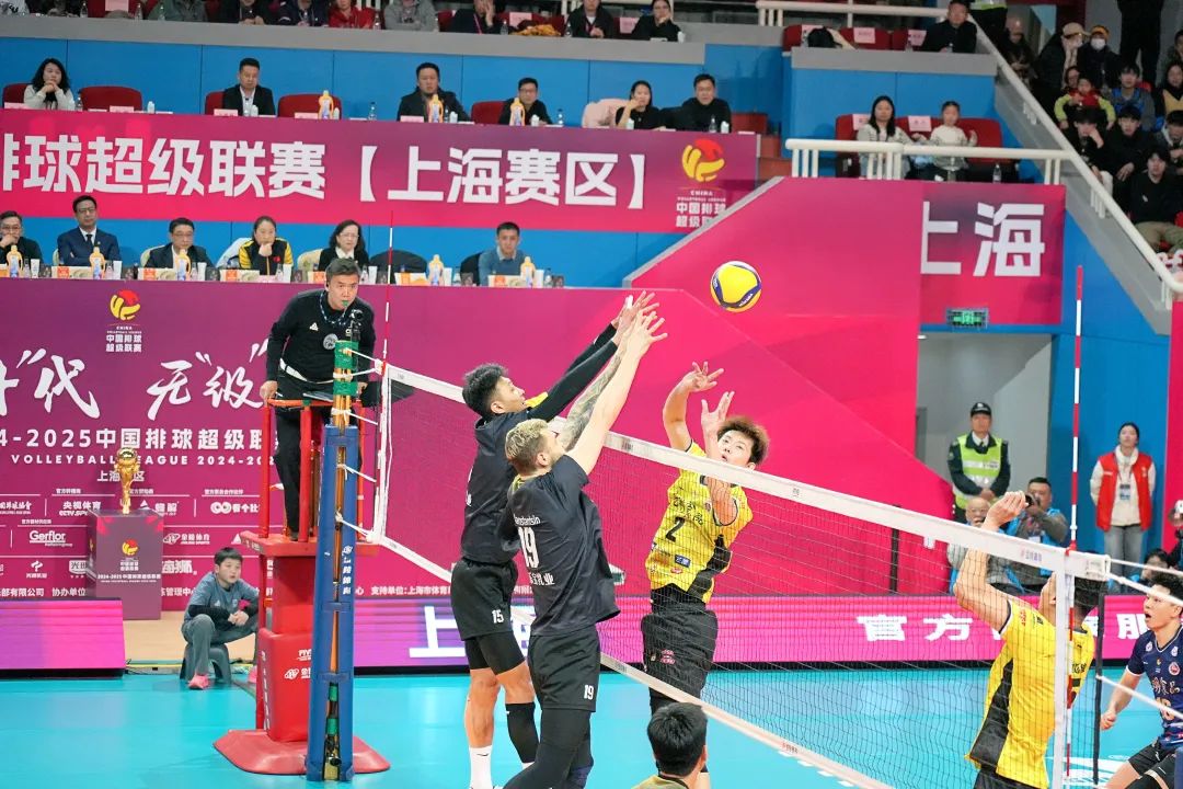 <b>��һ׷�����ӱ���������������תȡʤ�Ϻ��������ţ��ܱȷְ��1��1</b>