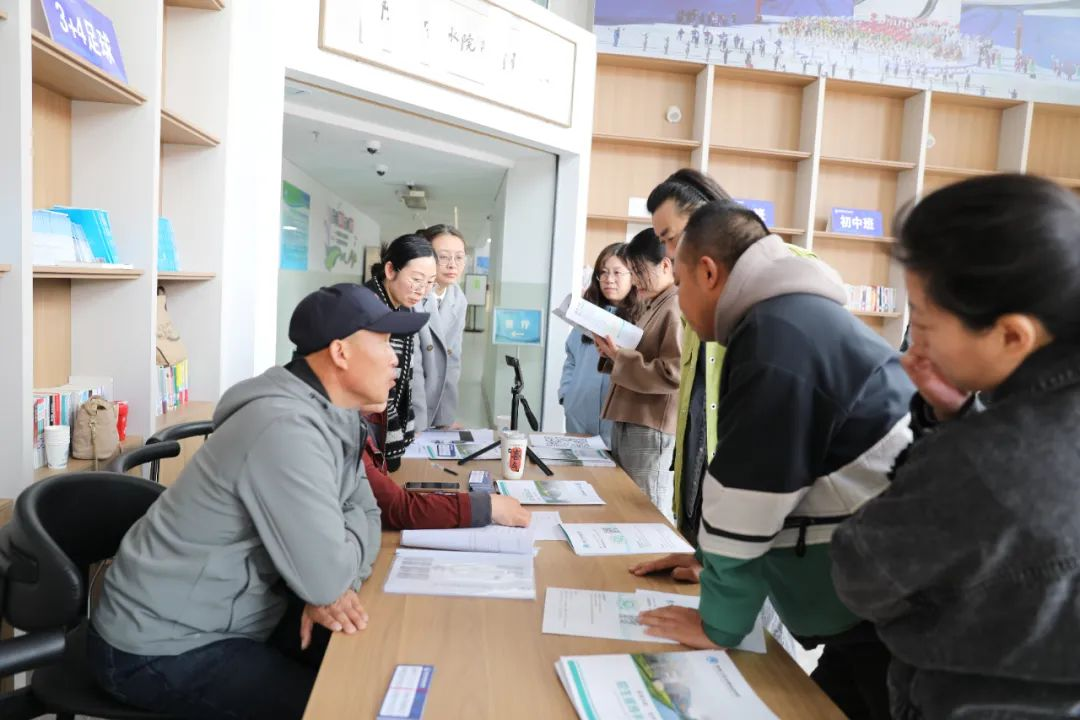 �żҿ��б�ѩ�˶�ѧУ����5��4�վ���У԰�����գ�������������ֱ��ͬ������