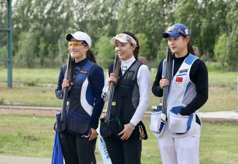 <b>��ʡ�˶�Ա�߽�÷ն��ȫ������������ɵ�Ů��˫����˽���</b>