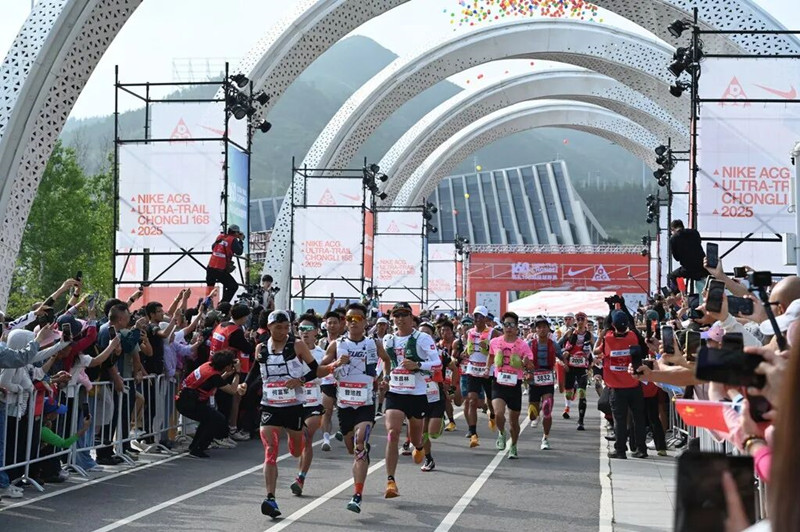 �ƶ����¾������ݺ������� �ӱ����꽫...