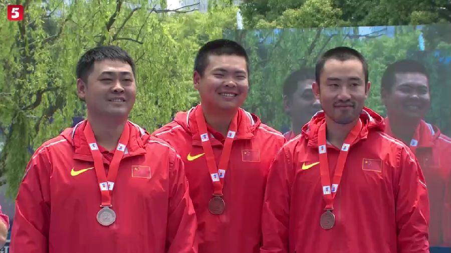 (14)颁奖现场 中为王悦.jpg