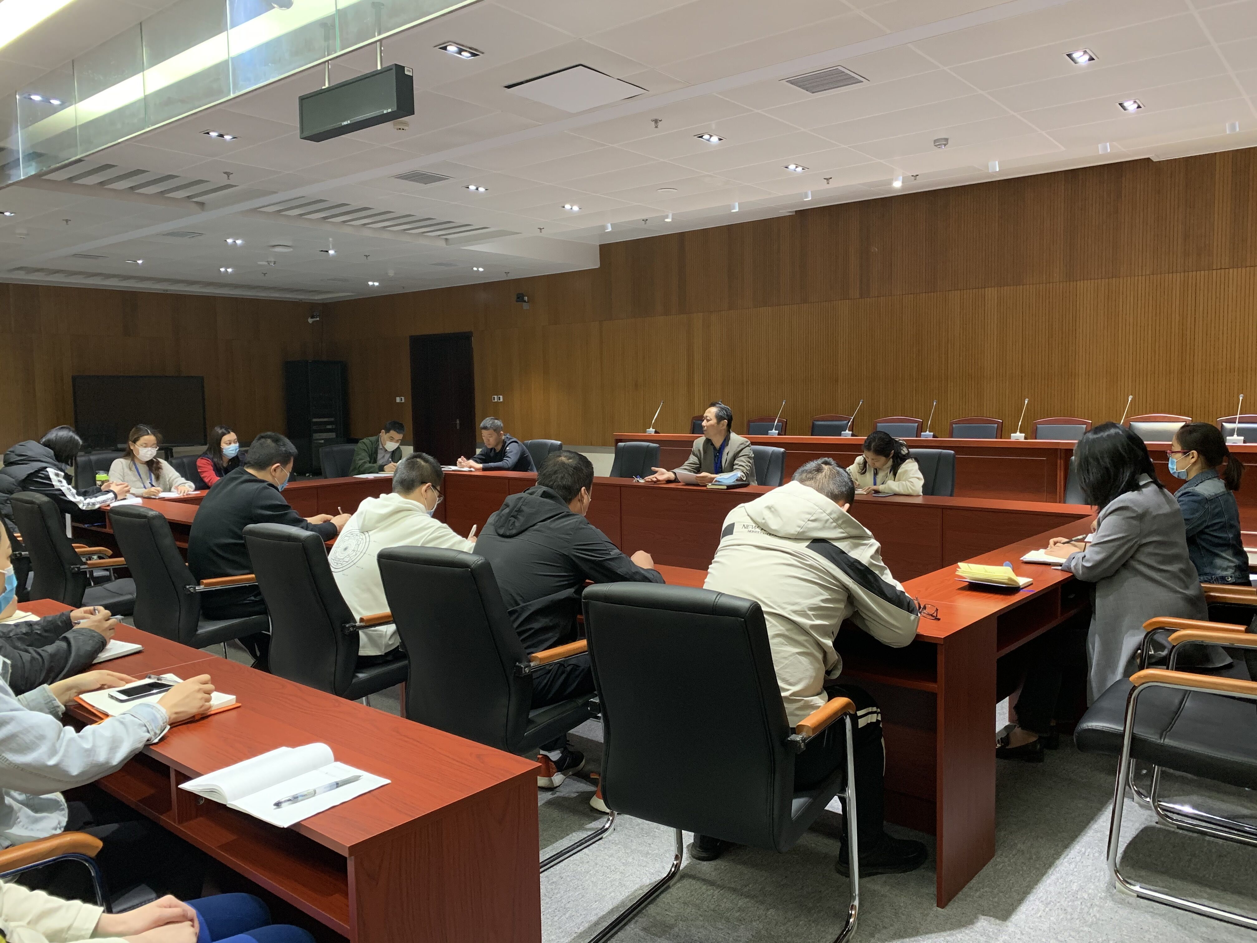 0426 奥体中心召开安全生产暨疫情防控工作会议 01.jpg